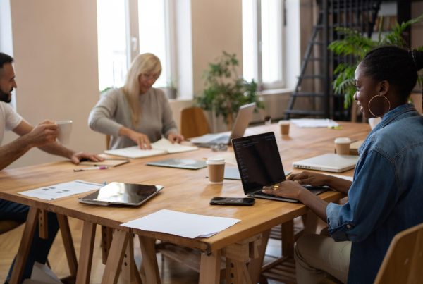 Découvrez nos deux office manager basés à Clichy et Strasbourg.